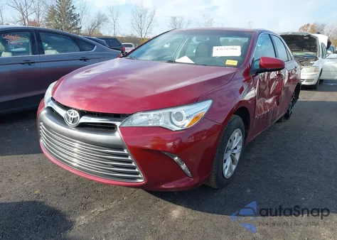 2016 Toyota Camry Le z USA, uszkodzony, nr VIN 4T1BF1FK4GU575965